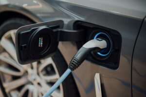 Cargadores eléctricos empresas_ atraer clientes y reducir costes